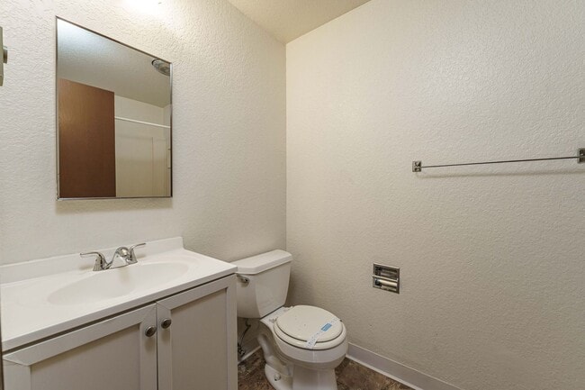 Building Photo - 2 Bedroom 2 Bath with single car garage