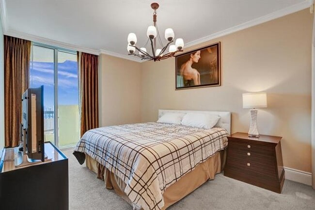 Building Photo - 17875 Collins Ave