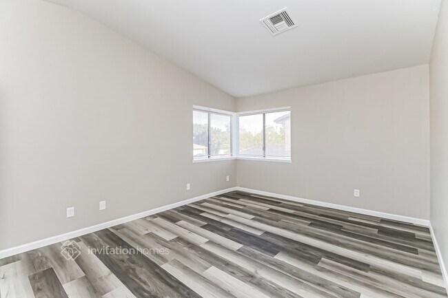 Building Photo - 2717 W Estrella Dr