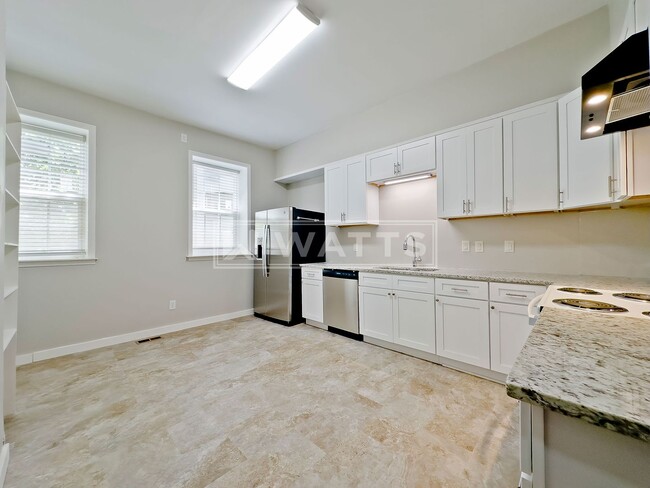 Building Photo - 1022 28th Pl S