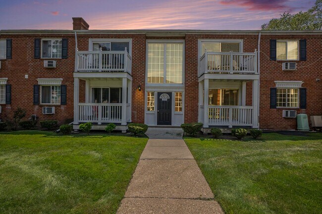 Building Photo - 2440 Parmenter Blvd