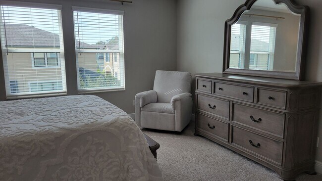 Building Photo - Annual UNfurnished newer 3/ 2 /12 townhome off SR-70 in gated community