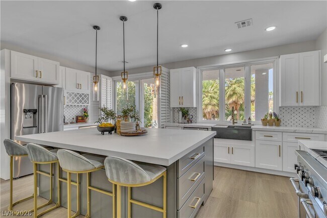 Building Photo - 8848 Rainbow Ridge Dr
