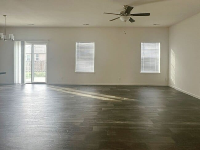 Building Photo - Modern 3B/2B home located in South Lafayet...