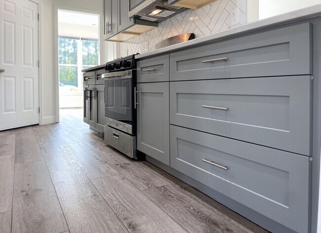Building Photo - Newer Construction Farmhouse Style Home!
