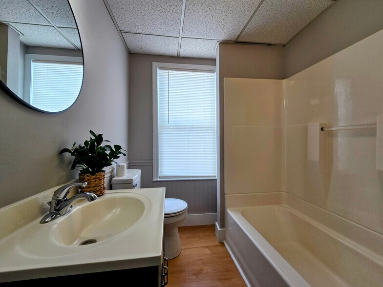 Building Photo - 3 Pearl St