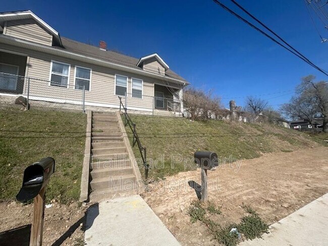 Building Photo - 616 N 10th St