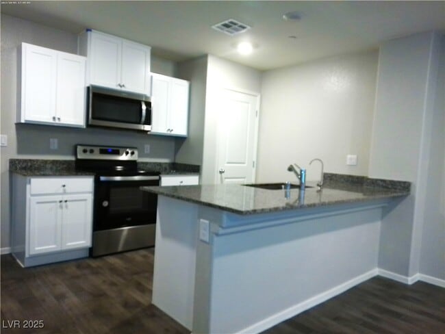 Building Photo - 351 Summer Sparrow Ave