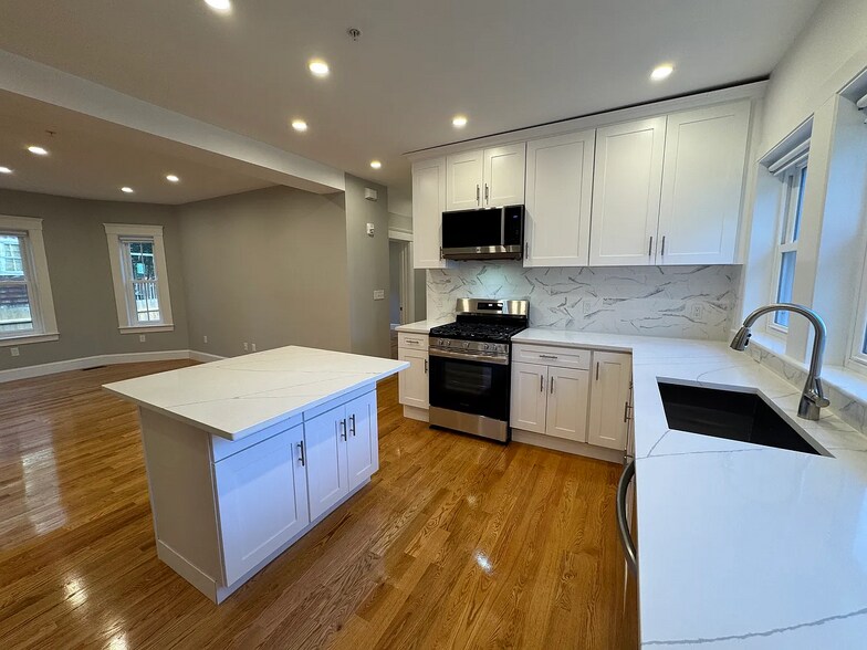 Building Photo - 86 Orchard St