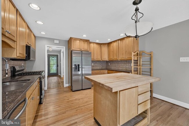 Building Photo - 6443 Walters Woods Dr