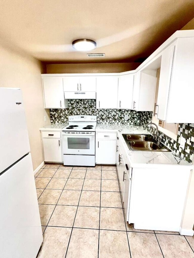 Building Photo - Alex Apartments