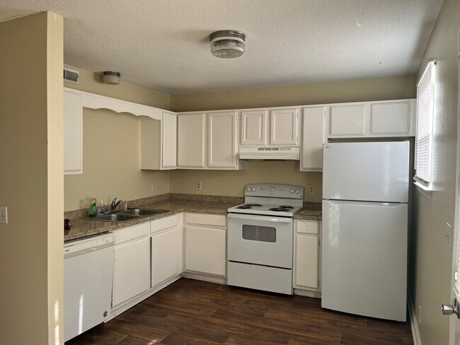 Building Photo - 3617 Willow Creek Ct