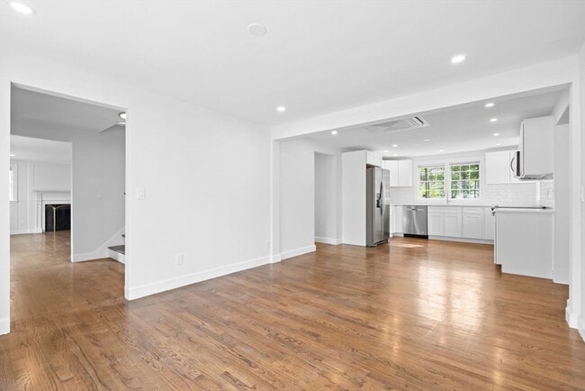 Building Photo - 125 Beacon St