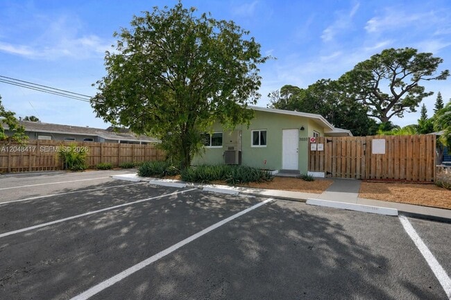 Building Photo - 3033 NE 20th Terrace