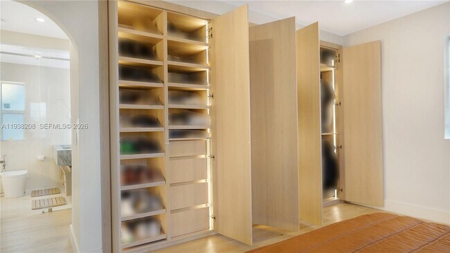 Building Photo - 1201 NE 85th St