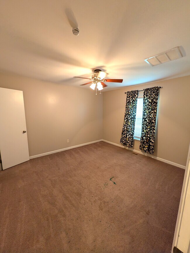 Building Photo - 229 Telford Dr