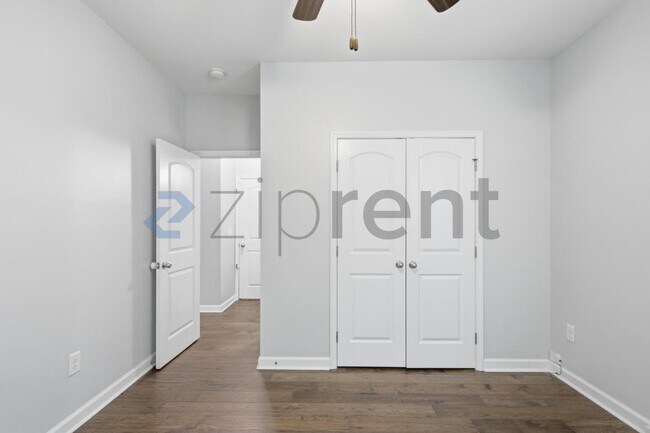Building Photo - Unit