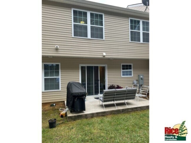 Building Photo - 555 Pin Oak Drive NW