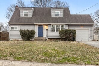 Building Photo - Single family Walking distance to UofD; Av...