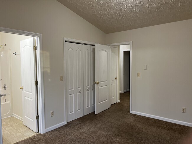 Building Photo - 2942 Fields Dr