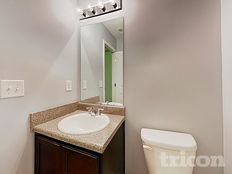 Building Photo - 3323 Lowland Dr