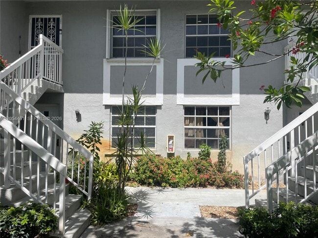Building Photo - 452 NE 210th Cir Terrace