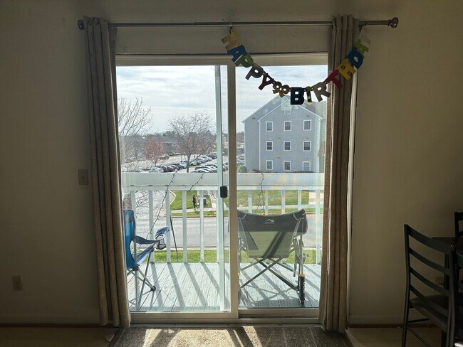 Building Photo - Spacious 4bd/2ba Apartment at Hunters Ridge Condominium