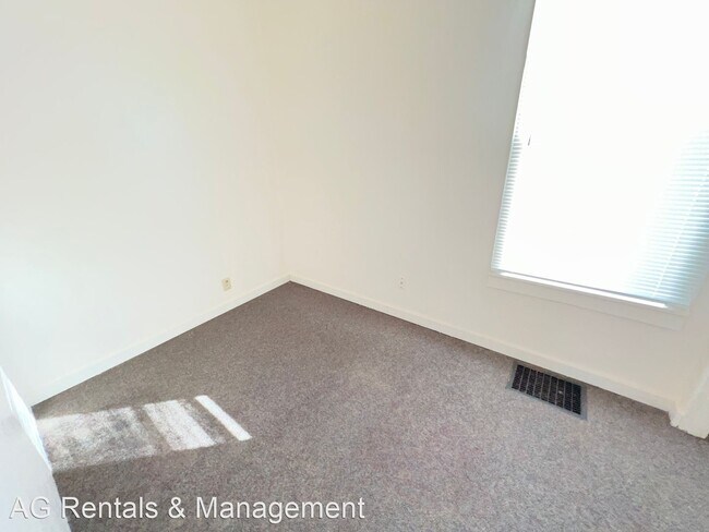 Building Photo - 2 br, 1 bath House - 2132 Oakley St