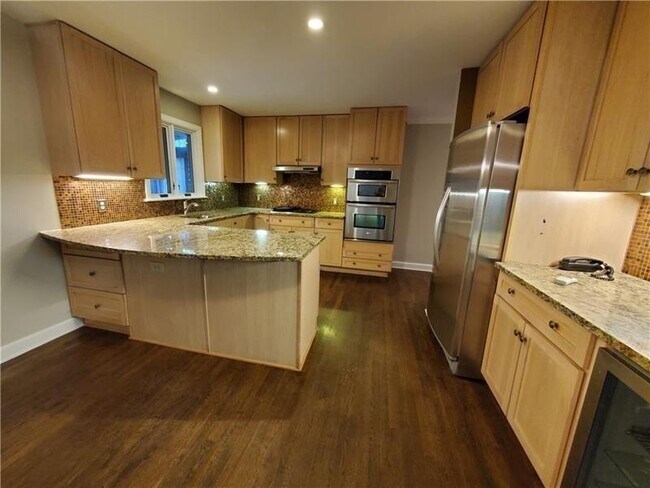 Building Photo - 4615 Mystic Dr NE