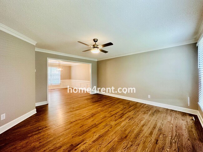 Building Photo - Wonderful Belton Home w/ Wood Floors, Finished Basement and Fenced Yard!