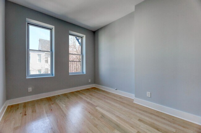 Building Photo - 618 14th St