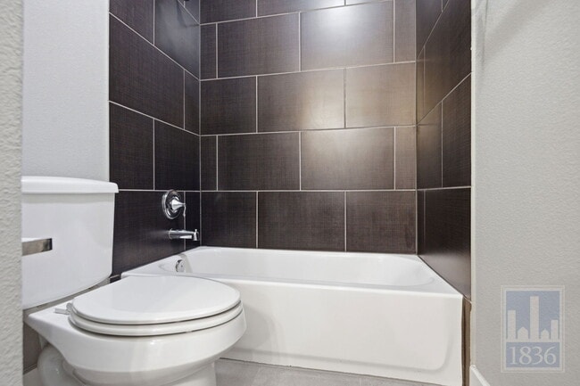 Building Photo - 5901 Rubicon Run