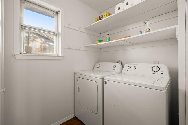 Building Photo - 7730 Croftwood Dr