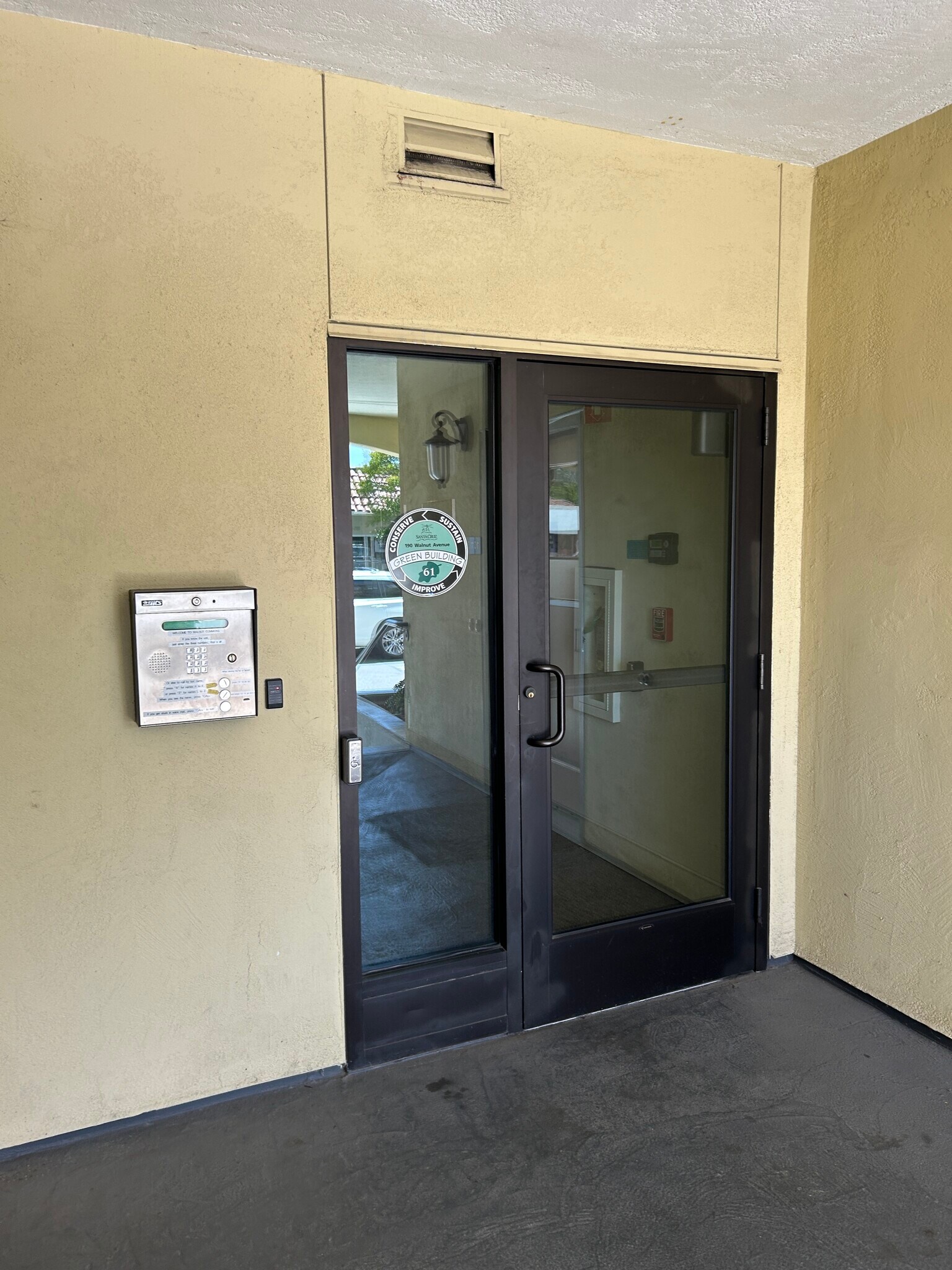 Secure building entry - 190 Walnut Ave