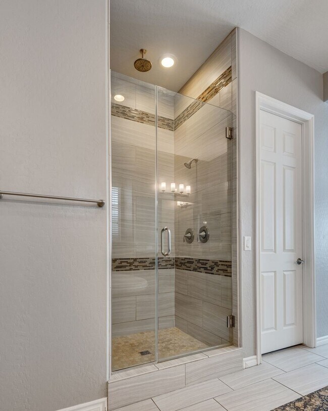 Building Photo - Stunning Summerlin Rental on Private Cul-d...