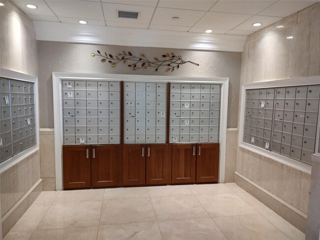 Building Photo - 1012 N Ocean Blvd