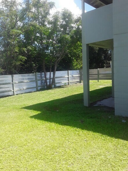 Building Photo - 1002 Avenue E