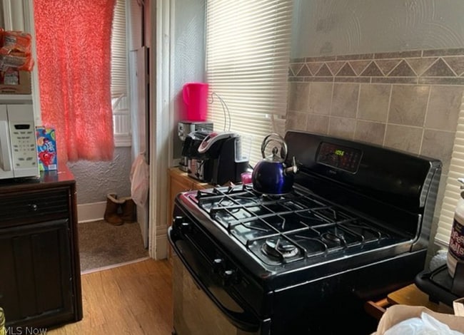 Building Photo - 1337 E 68th St