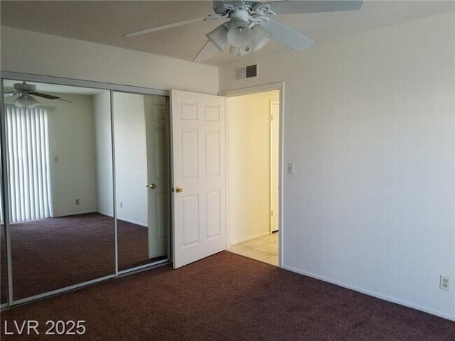 Building Photo - 4205 Newhaven Dr