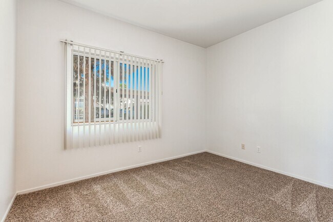 Building Photo - HCVP considered!  SAHARA & SLOAN AREA/ GAT...