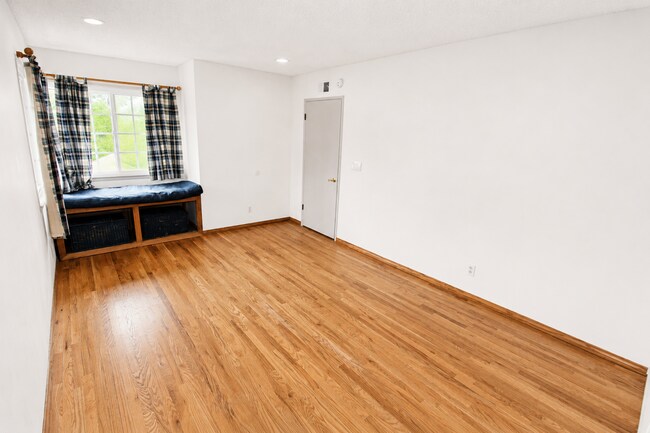 Building Photo - Spacious Corner Lot Home in Desirable Ventura Neighborhood!