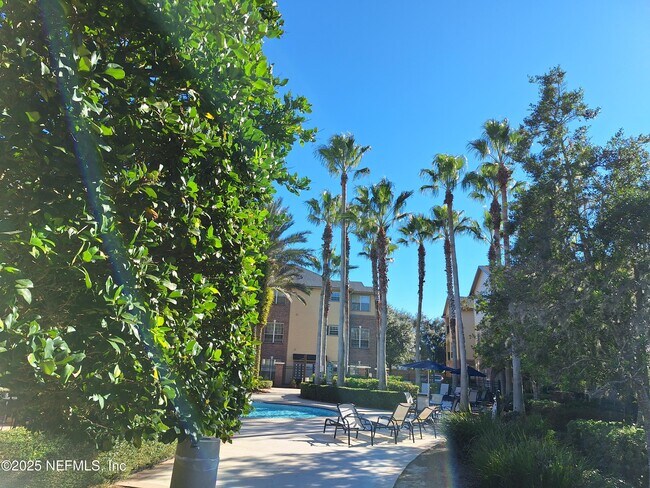 Building Photo - 7800 Point Meadows Dr