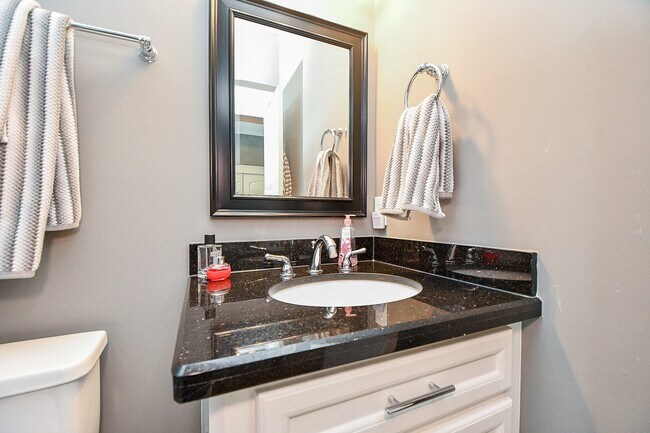 Building Photo - 2109 Bidwell Dr