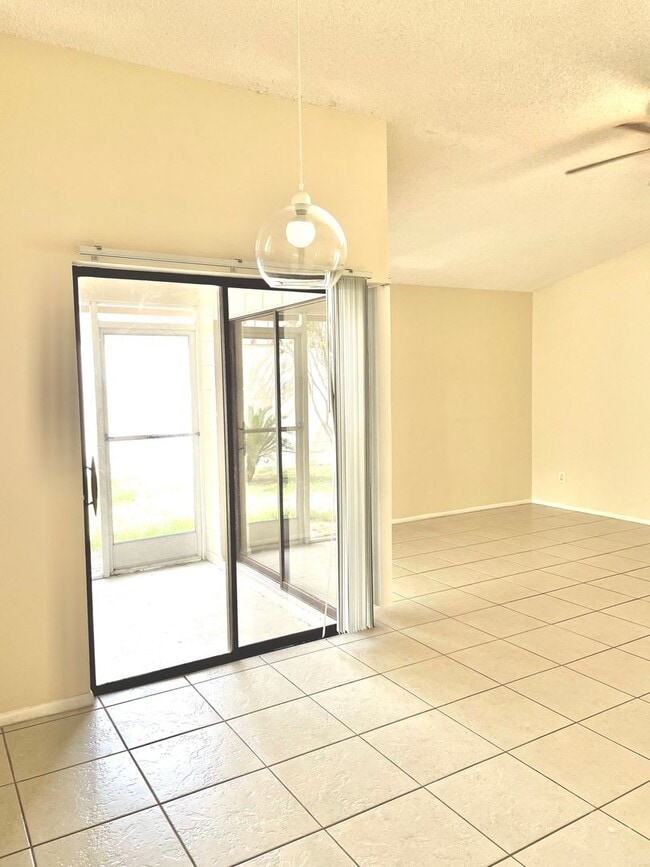 Building Photo - Mid-Century Charmer ONLY $1995/ Month - 2B...