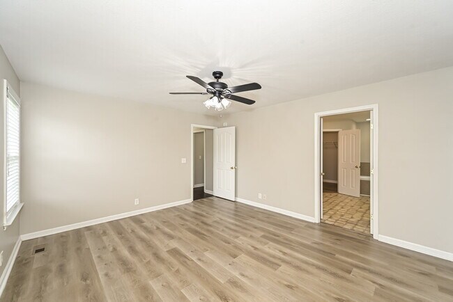Building Photo - 2910 Iona Dr