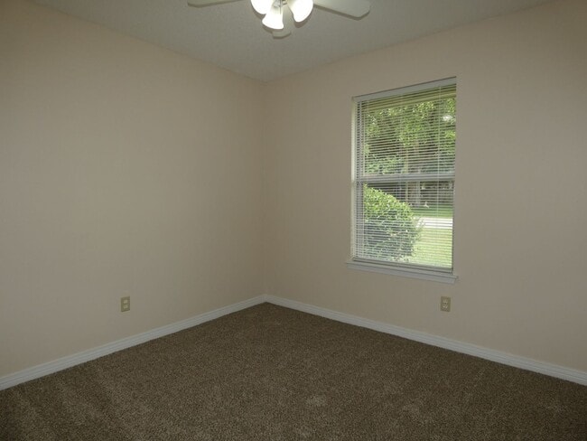 Building Photo - Comfortable/Affordable 3/1.5 - Pace