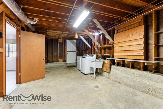 Building Photo - 61 Marview Way