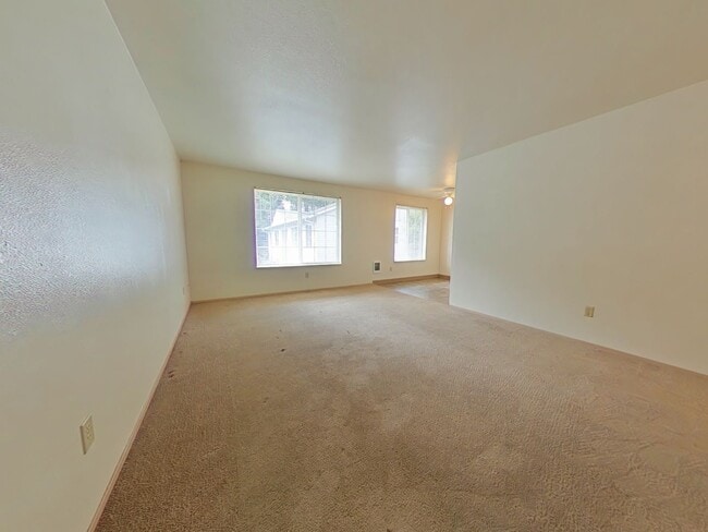 Building Photo - 2 Bedroom Apartment  ~ South Corvallis