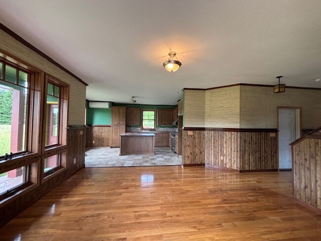 Building Photo - Stunning 3-Bed, 2.5-Bath Country Home on 3...