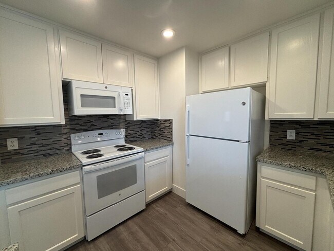 Building Photo - 5754 W Tenaya Ave